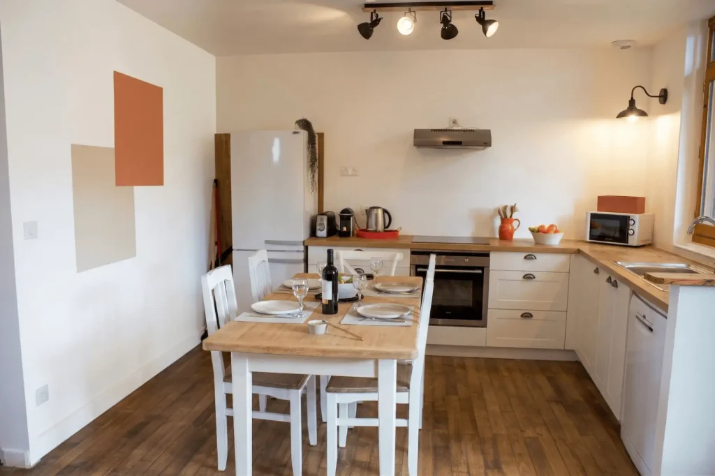 Cuisine équipée avec tout ce qu'il vous faut pour des bons repas